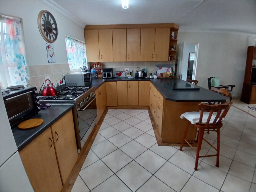 3 Bedroom Property for Sale in Fraaiuitsig Western Cape